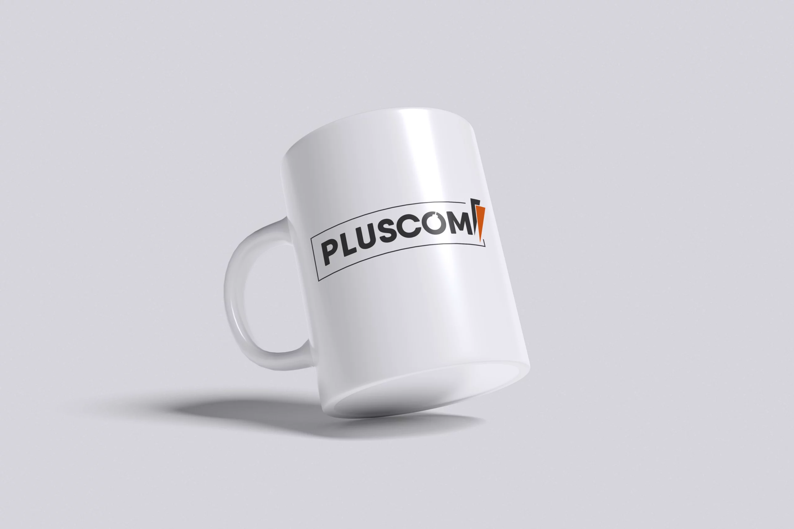 Mug logo PLUSCOM, support de communication visuelle – Aytré La Rochelle